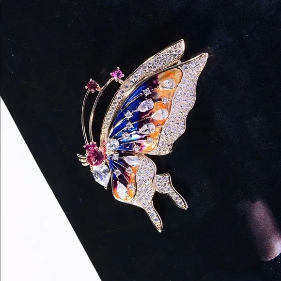 VQ Butterfly Brooch - Picture 2 of 4